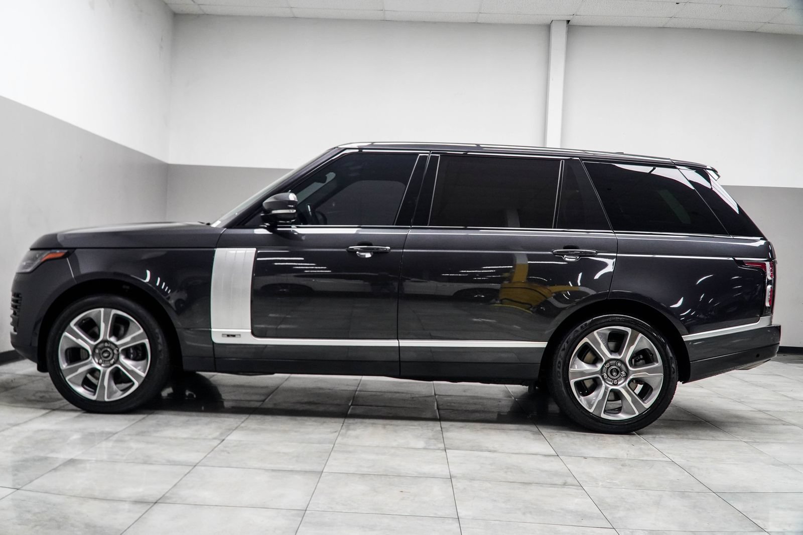 Used 2021 Land Rover Range Rover P525 Westminster Edition LWB AWD/4WD image 10
