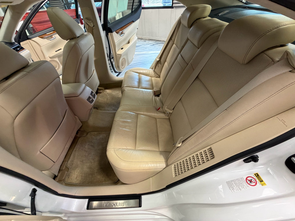 Used 2013 Lexus ES 300h w/ Luxury Pkg FWD image 52