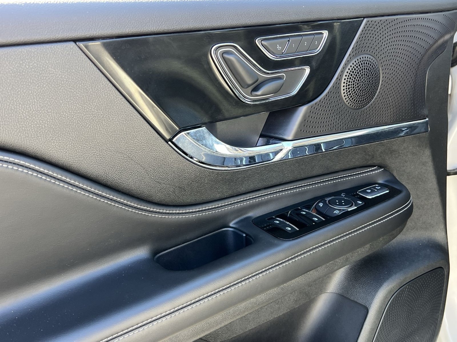 Used 2023 Lincoln Corsair Reserve FWD image 14
