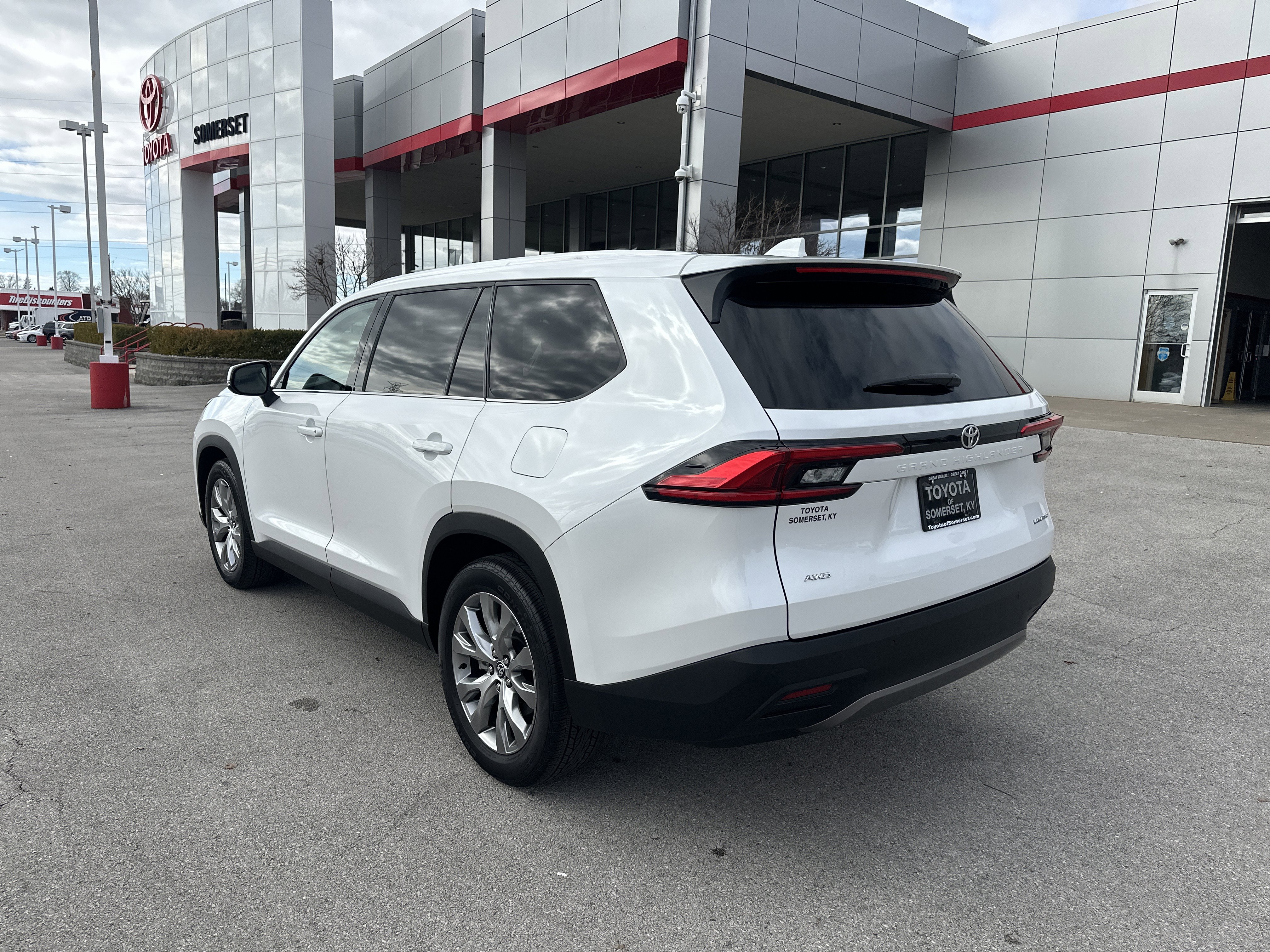 Certified 2024 Toyota Grand Highlander AWD image 8