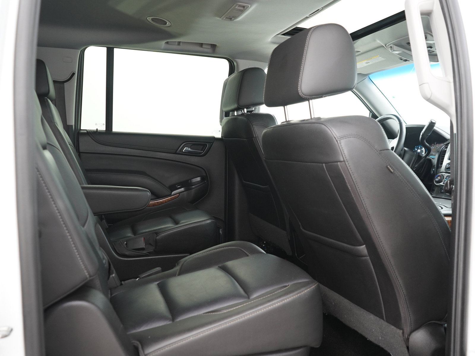 Used 2018 Chevrolet Suburban Premier w/ RST Edition AWD/4WD image 15