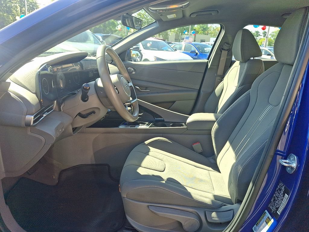 Used 2023 Hyundai Elantra SEL w/ Convenience Package FWD image 14