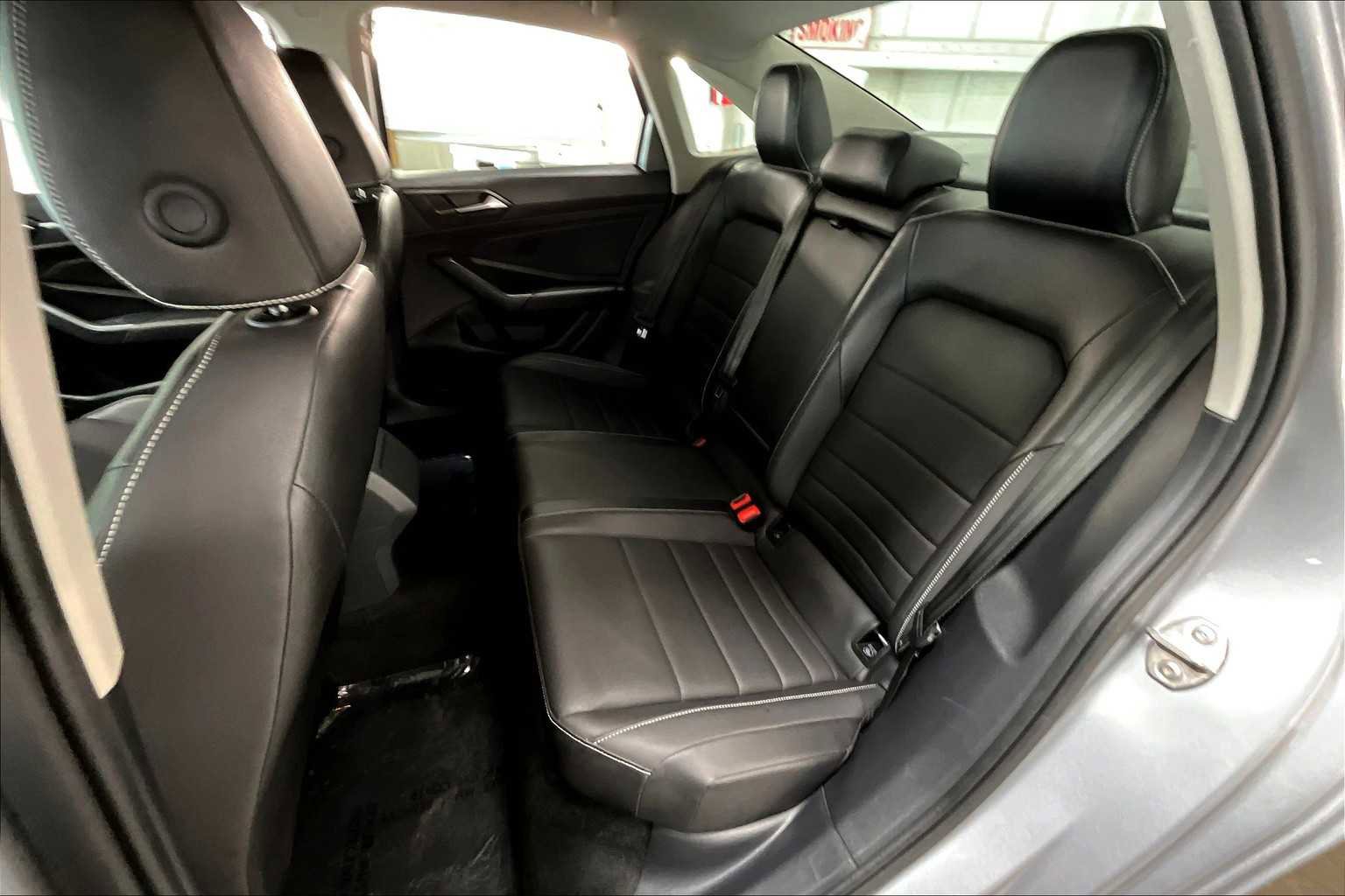 Used 2024 Volkswagen Jetta SE image 28