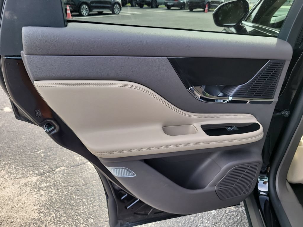 Used 2022 Lincoln Corsair FWD image 9