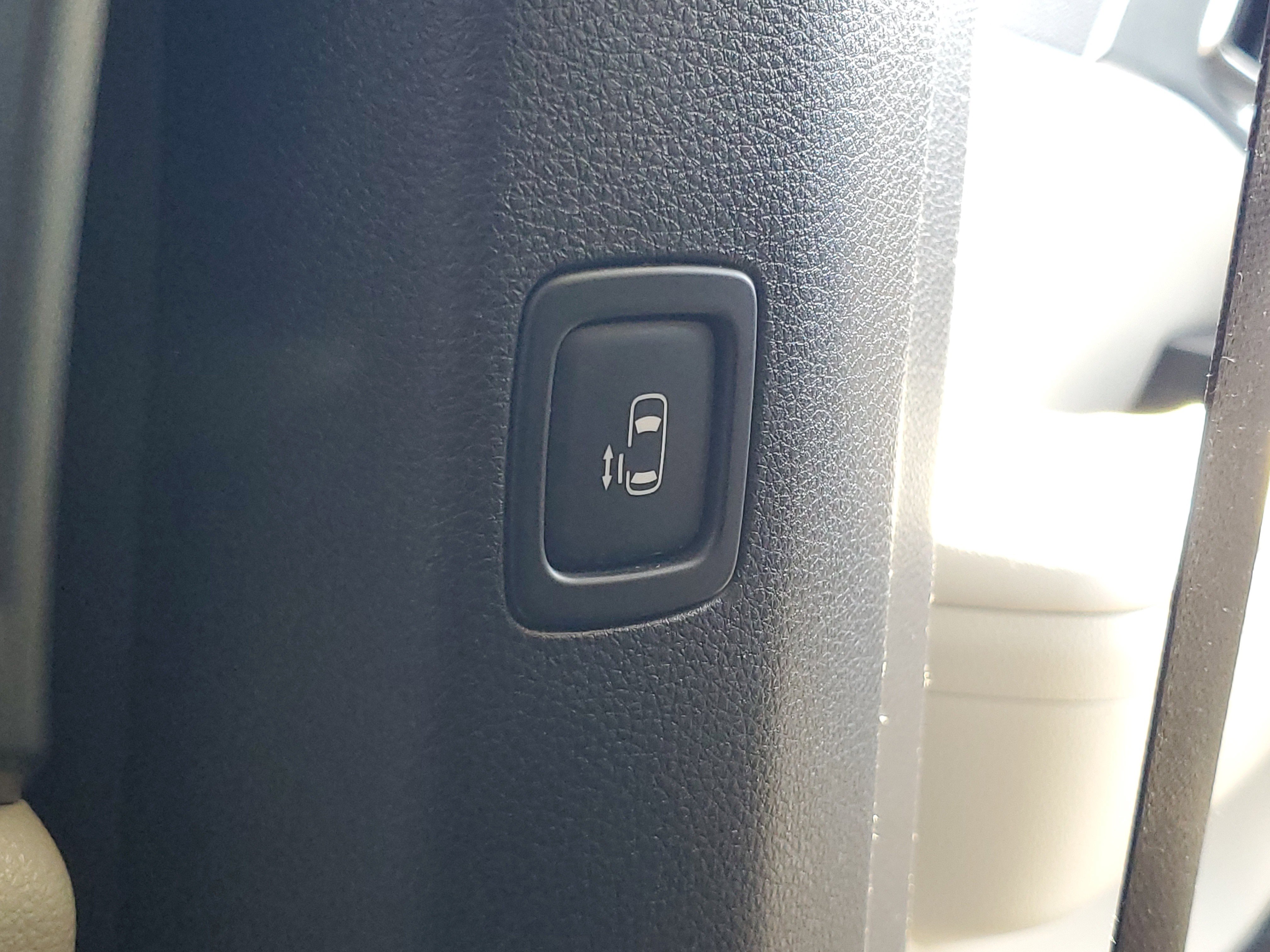 Used 2023 Kia Carnival LX image 30