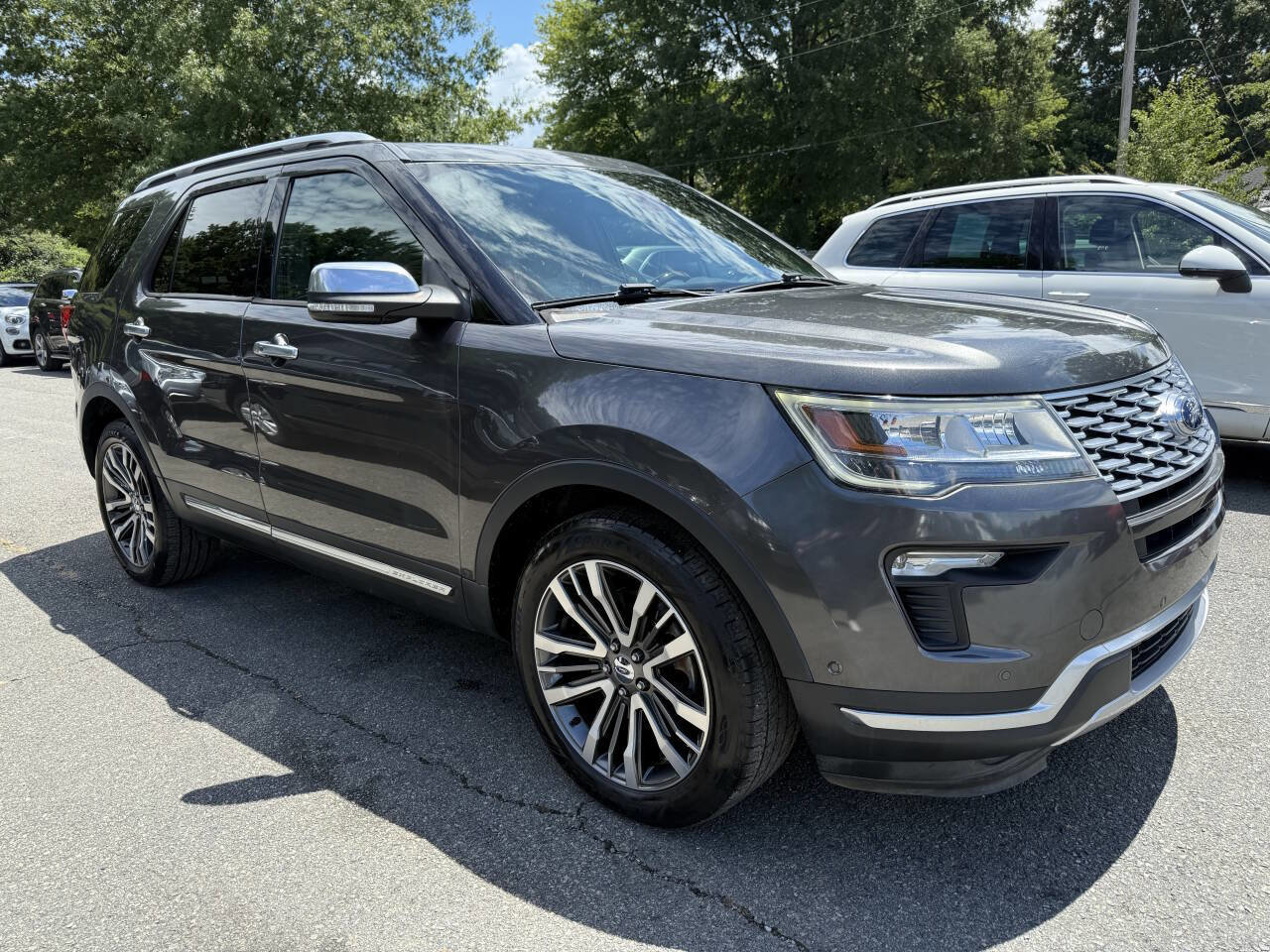 Used 2018 Ford Explorer Platinum image 3