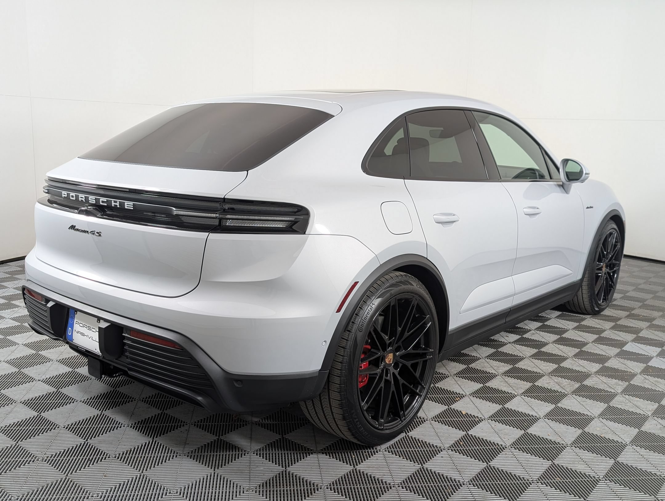New 2025 Porsche Macan 4S Electric AWD/4WD image 10