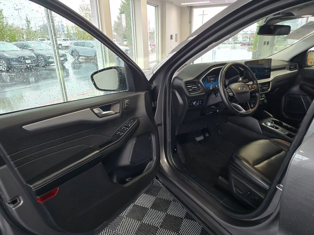 Used 2024 Ford Escape Platinum image 18