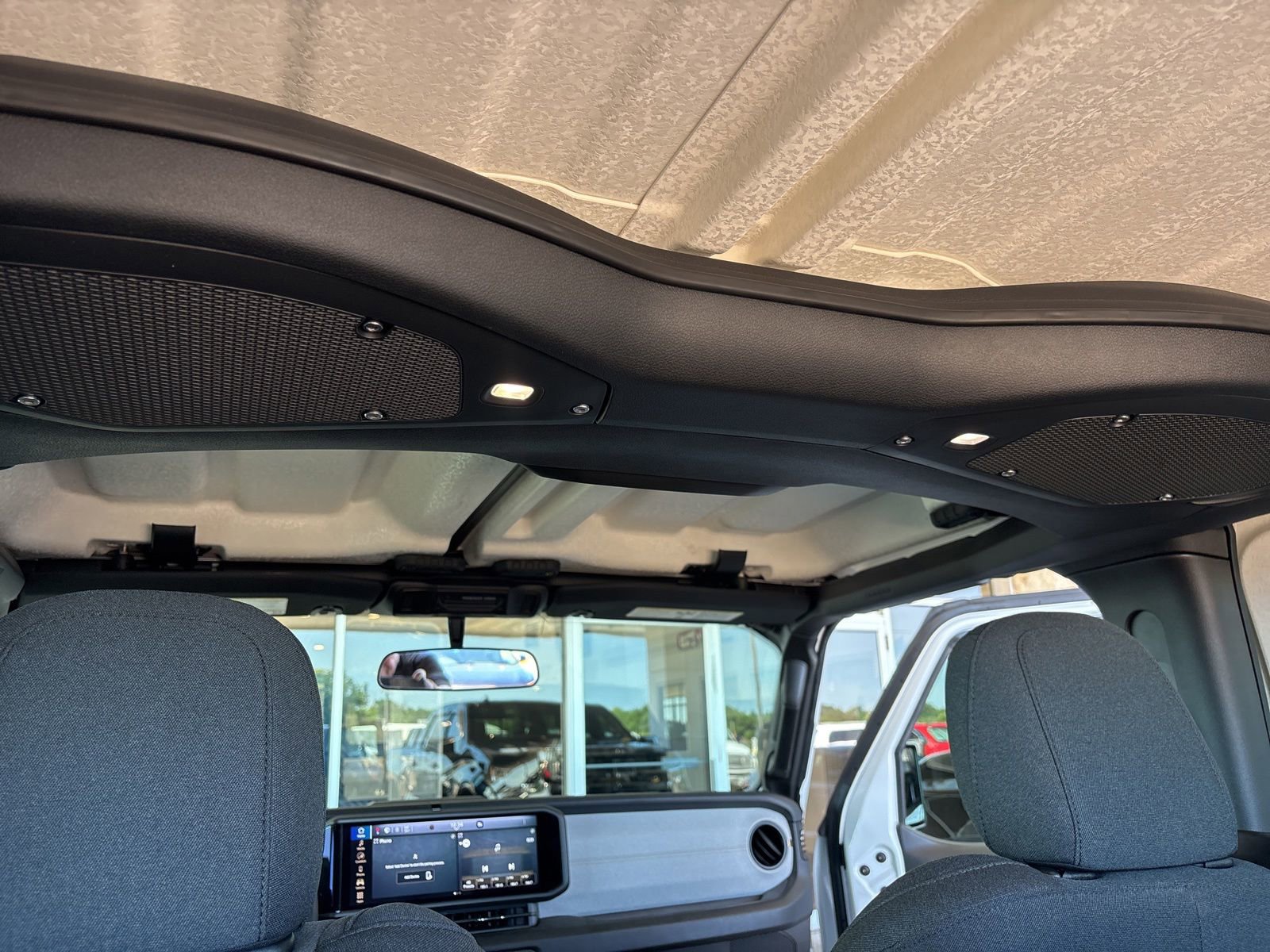 Used 2025 Jeep Wrangler Sport AWD/4WD image 18