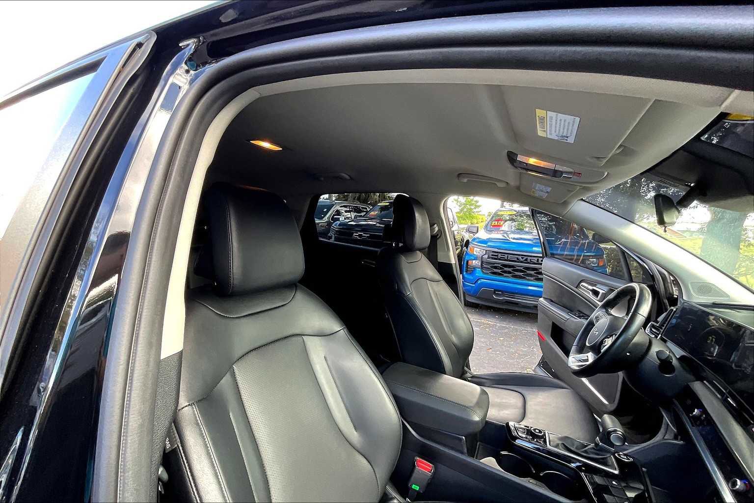 Used 2023 Kia Sportage EX image 21