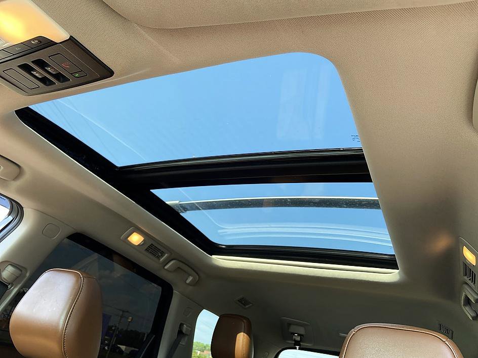 Certified 2022 Nissan Pathfinder Platinum w/ Lighting Package (N92) AWD/4WD image 17