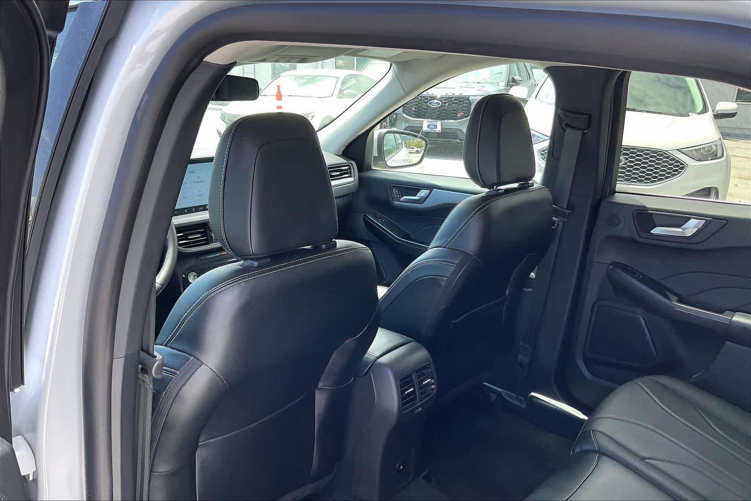 Used 2025 Ford Escape SE w/ PHEV Premium Package FWD image 12