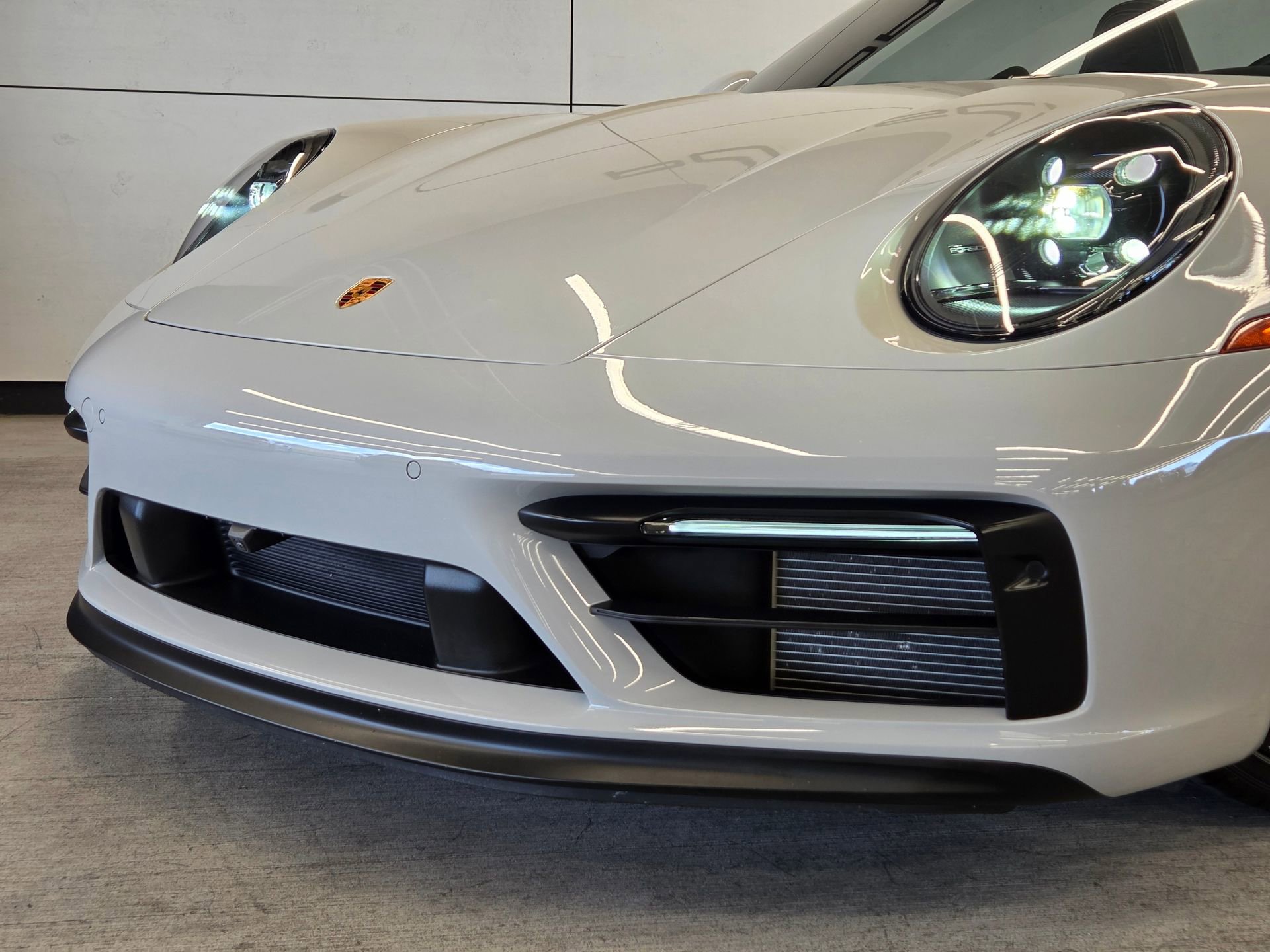 Certified 2022 Porsche 911 Carrera GTS RWD image 26