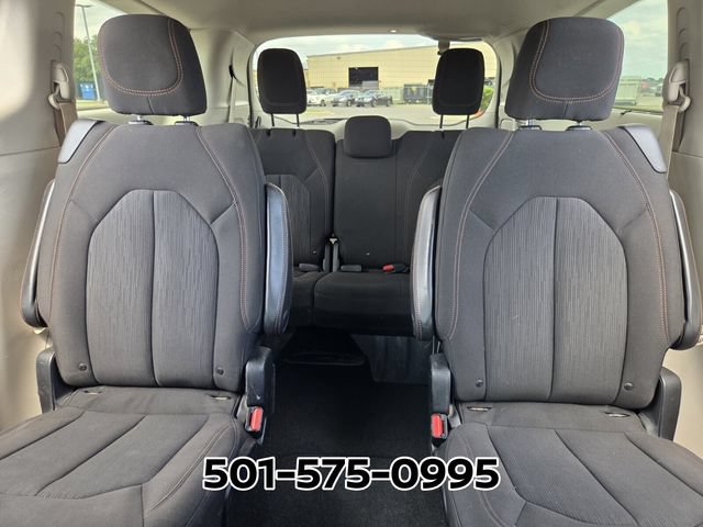 Used 2017 Chrysler Pacifica Touring FWD image 10