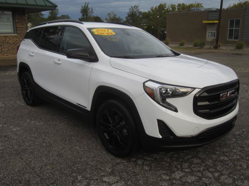 Used 2021 GMC Terrain SLE w/ Driver Convenience Package FWD image 2