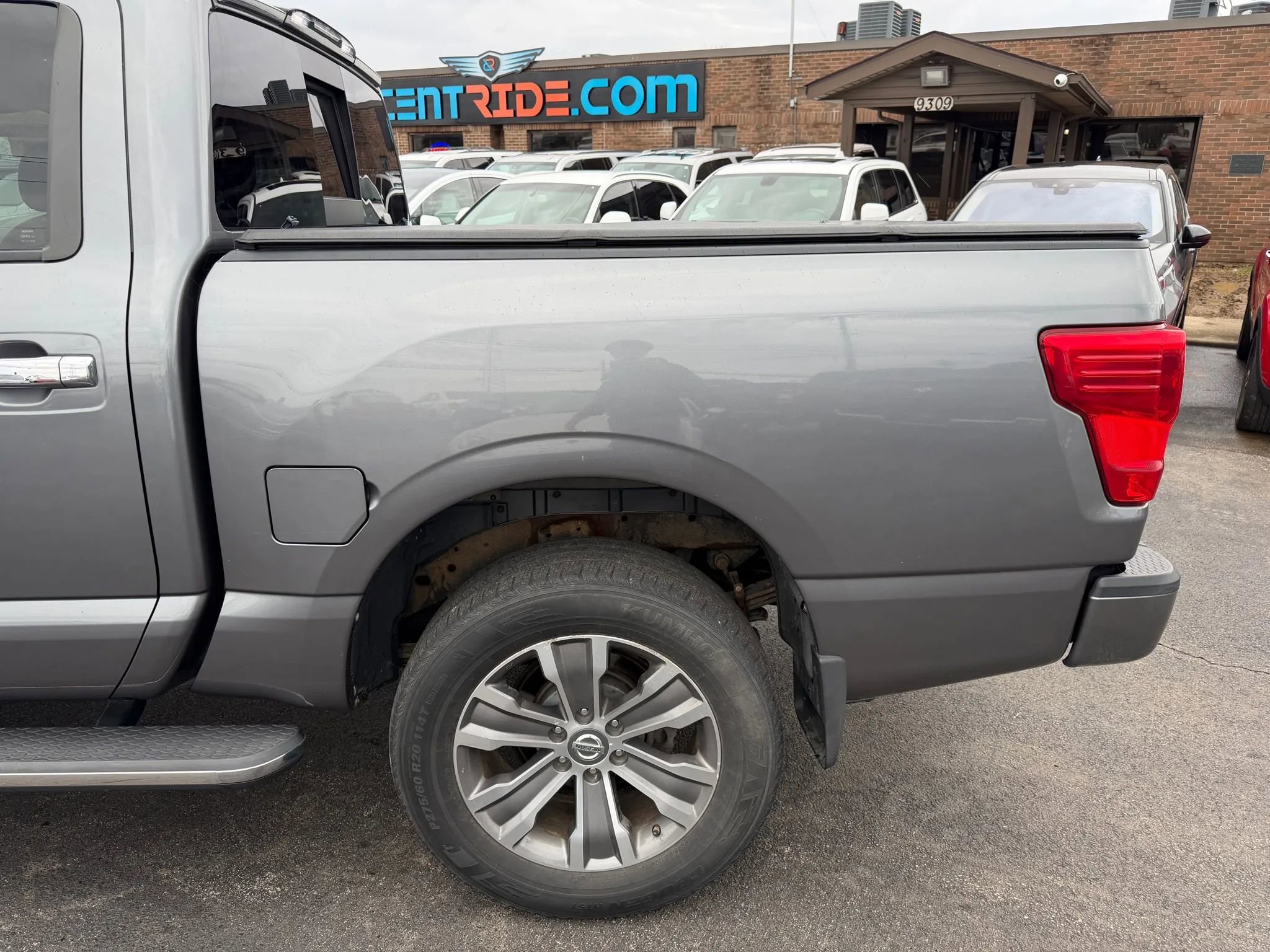 Used 2018 Nissan Titan SL AWD/4WD image 39