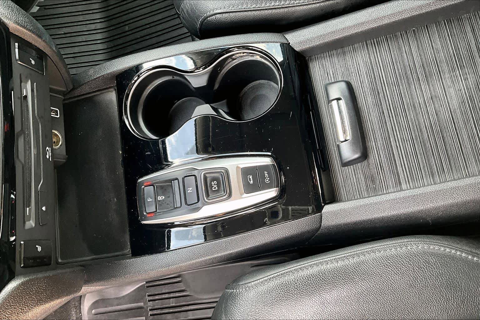 Used 2019 Honda Pilot Touring image 16