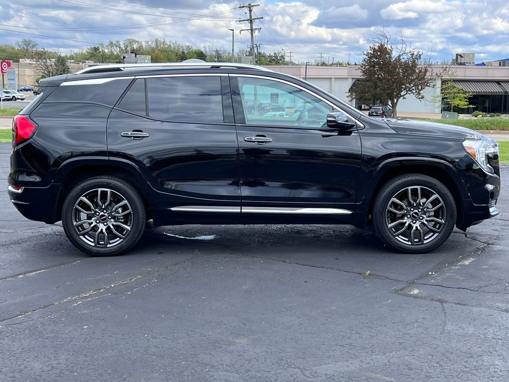 Used 2023 GMC Terrain Denali w/ Black Diamond Edition AWD/4WD image 44