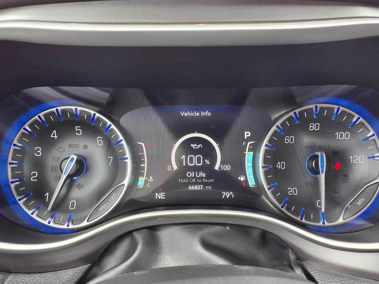 Used 2024 Chrysler Pacifica Touring-L FWD image 14