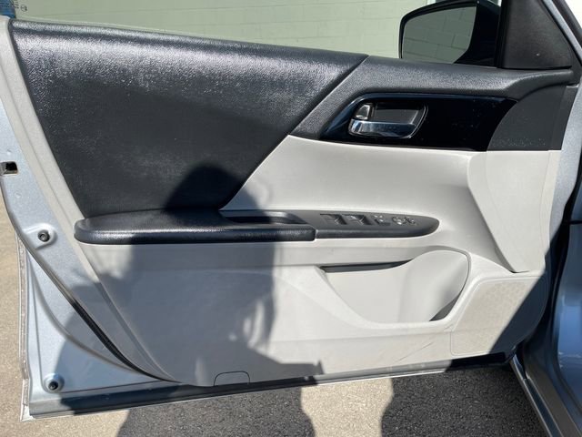 Used 2017 Honda Accord LX image 10