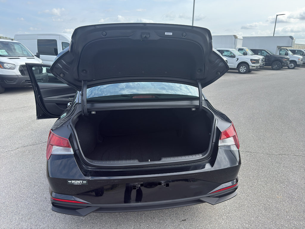 Used 2023 Hyundai Elantra SEL FWD image 19