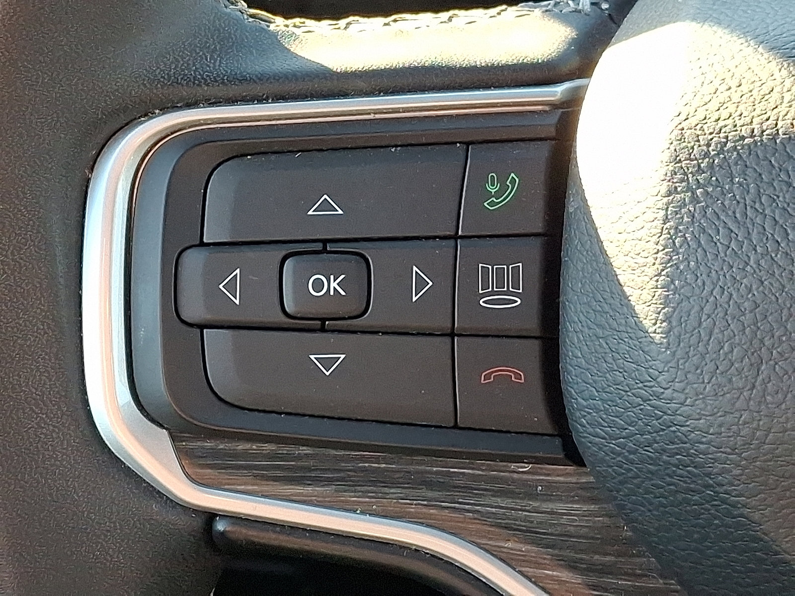 Used 2023 Jeep Wagoneer L Series II image 21