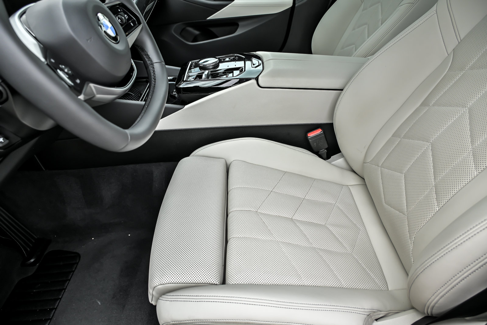 Used 2024 BMW 530i xDrive w/ Premium Package AWD/4WD image 23