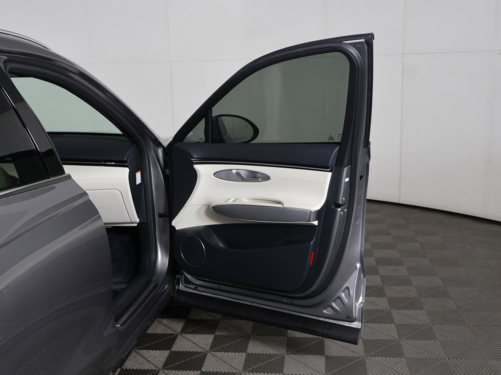 Used 2025 Genesis Electrified GV70 AWD/4WD image 23
