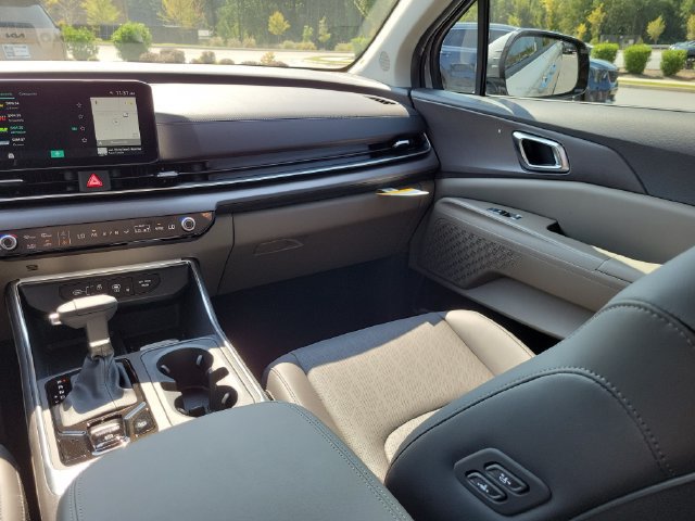 New 2027 Kia Carnival EX FWD image 9
