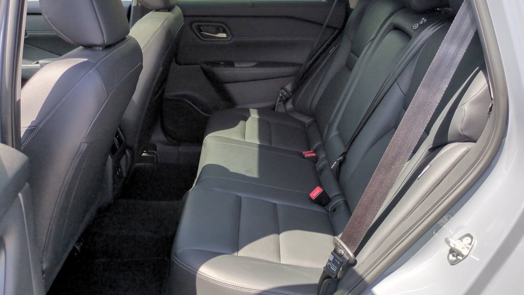 Used 2025 Nissan Rogue SL w/ Tech Package FWD image 14