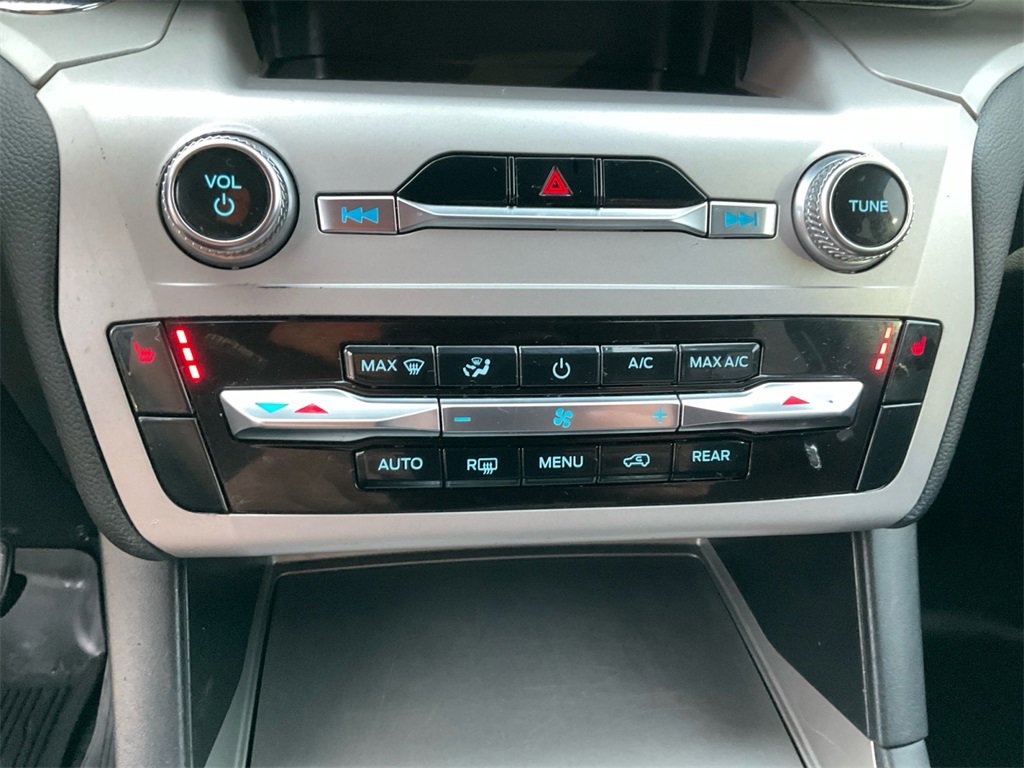 Used 2023 Ford Explorer XLT image 26