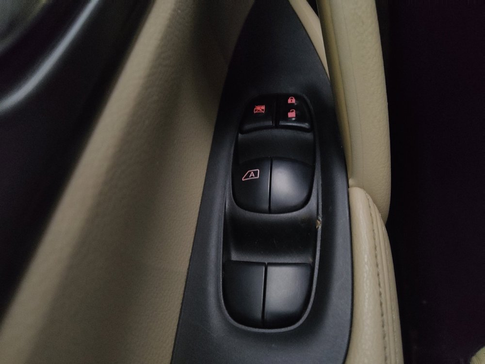 Used 2016 Nissan Rogue S image 27