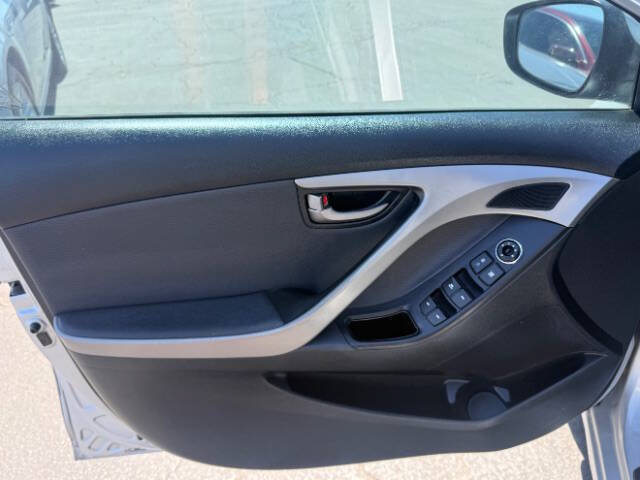 Used 2012 Hyundai Elantra Limited w/ Technology Pkg 5 FWD image 9