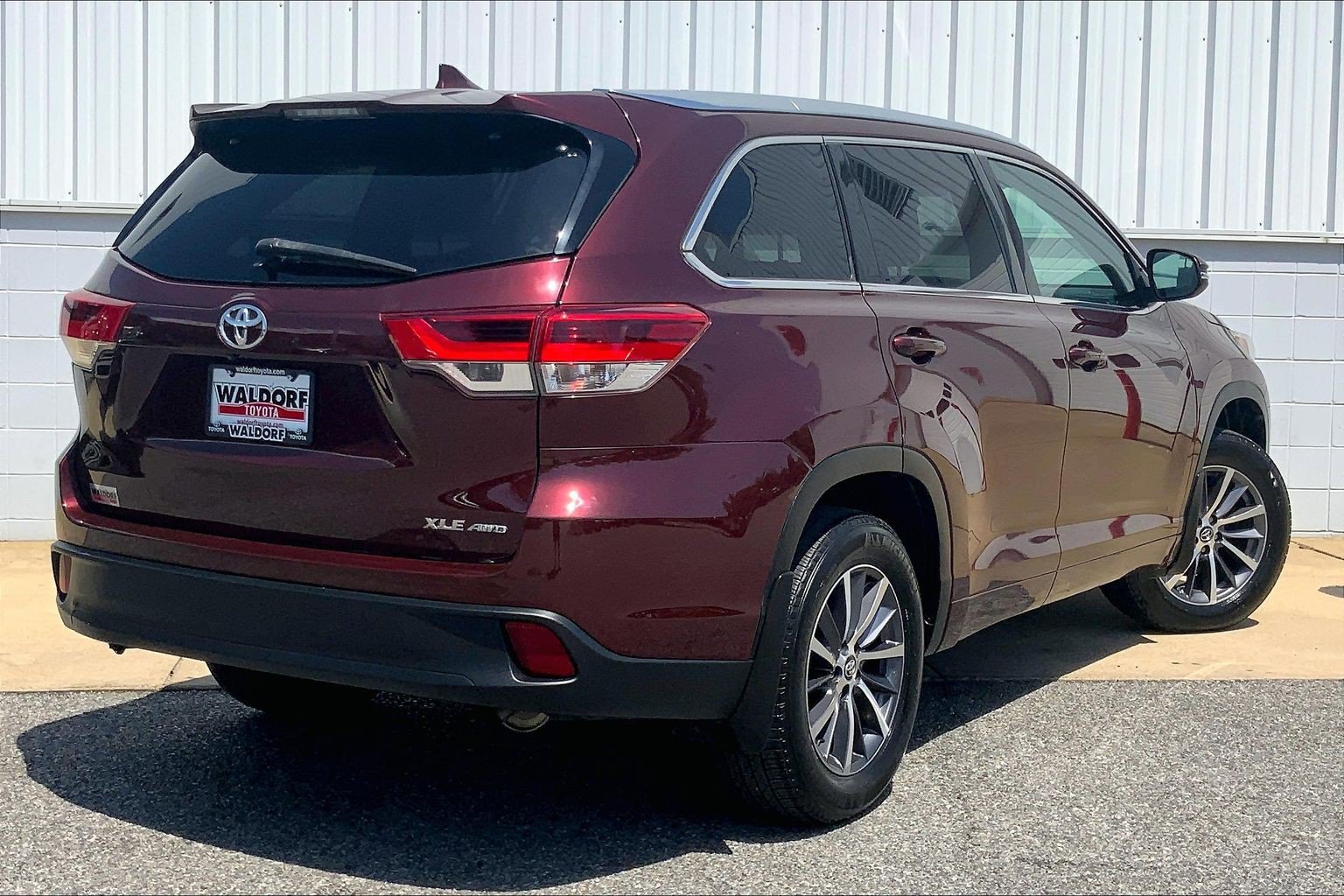 Used 2018 Toyota Highlander XLE AWD/4WD image 17