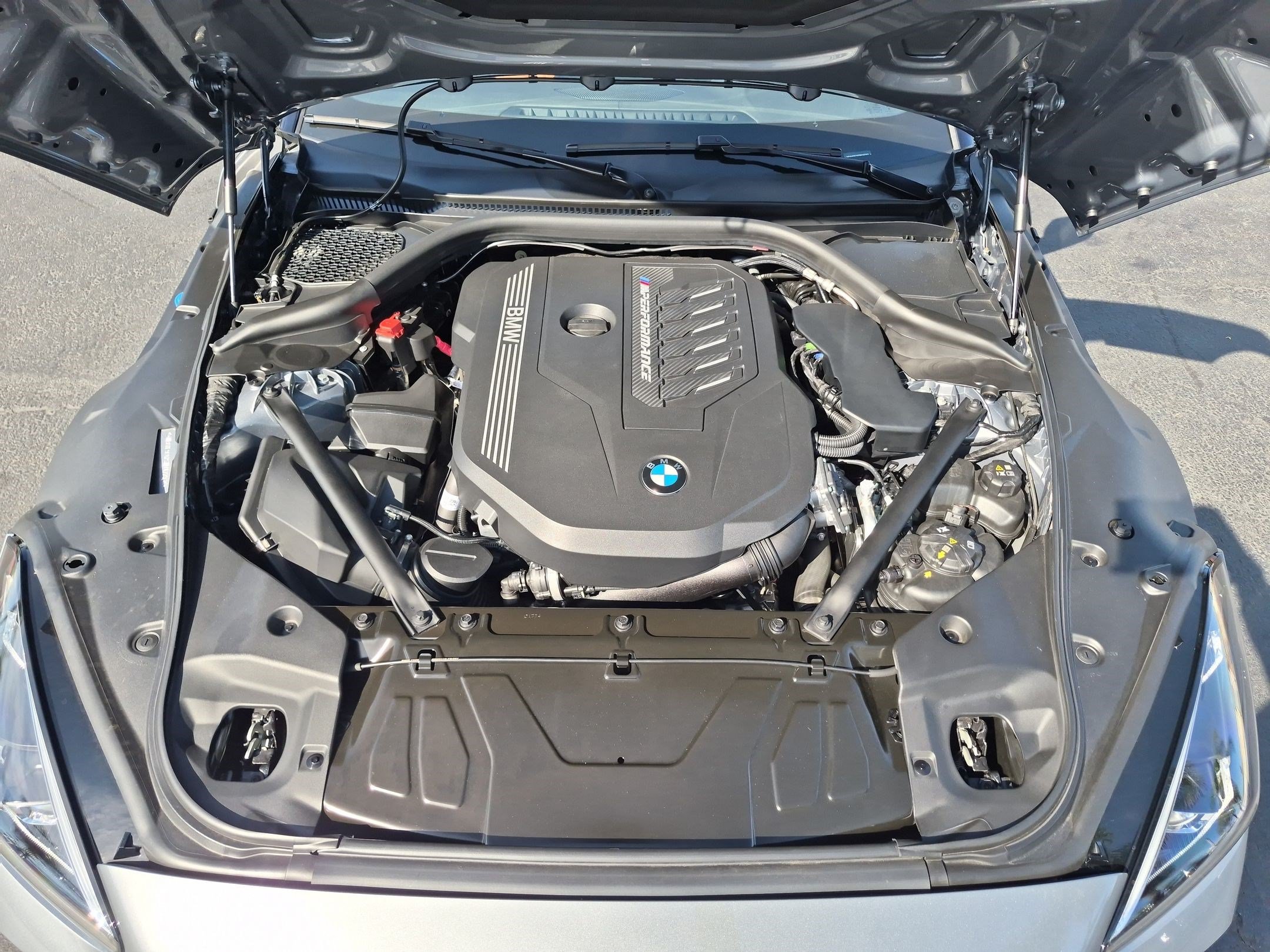 Used 2025 BMW Z4 M40i w/ Edition RWD image 32