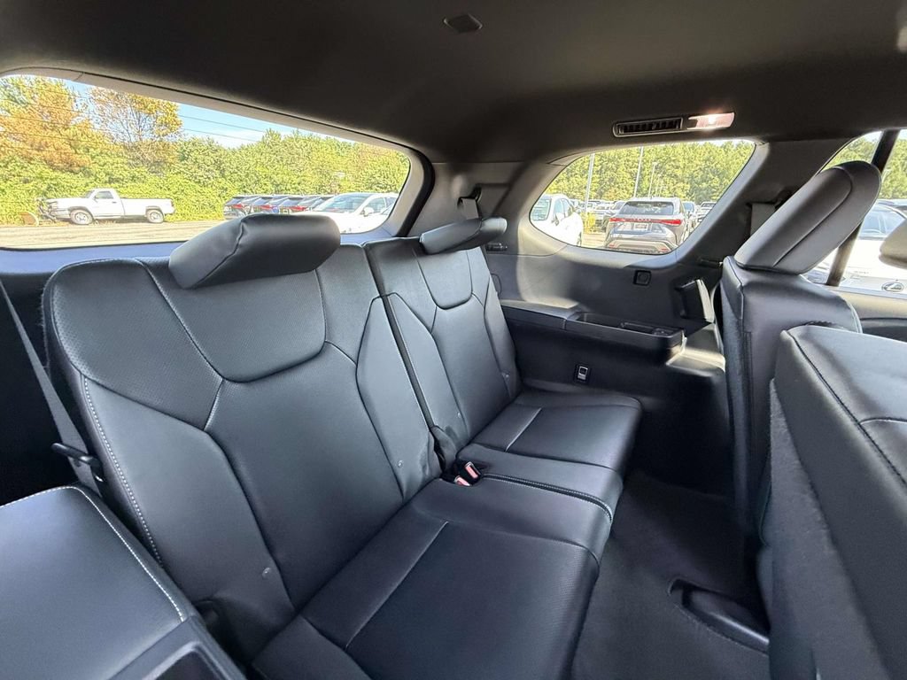 Used 2025 Lexus TX 500h AWD w/ Technology Package image 17