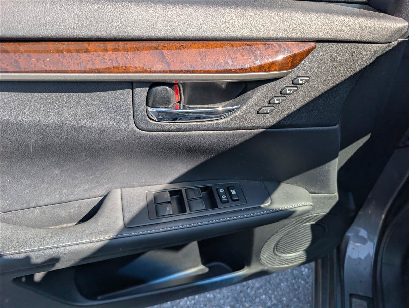 Used 2014 Lexus ES 350 w/ Luxury Package FWD image 18
