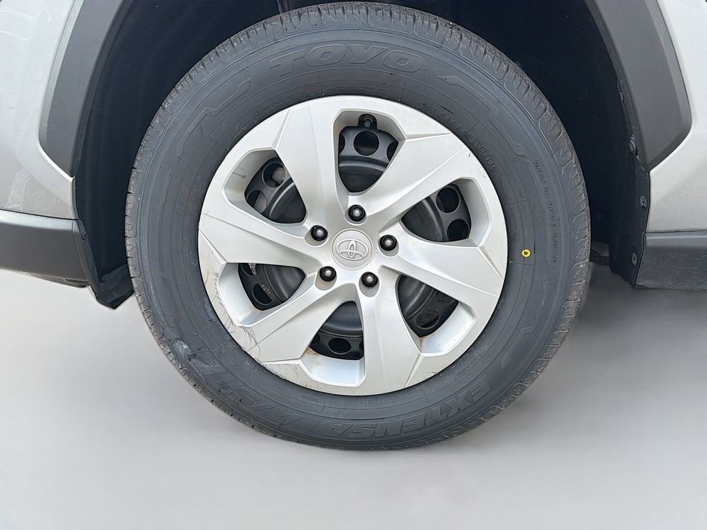 Used 2023 Toyota RAV4 LE image 38
