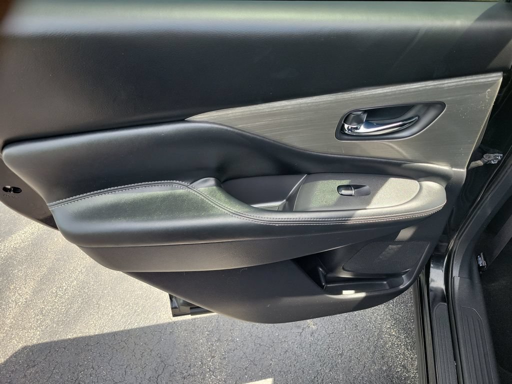 Used 2017 Nissan Murano Platinum w/ Platinum Technology Package FWD image 16