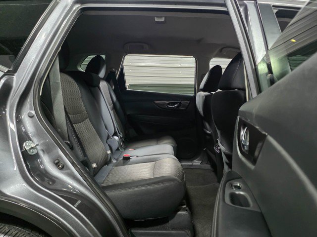 Used 2019 Nissan Rogue SV image 17