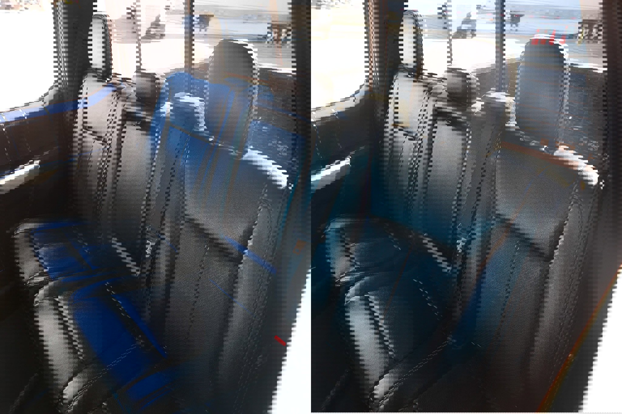 Used 2021 Ford F350 Lariat w/ Lariat Ultimate Package image 11