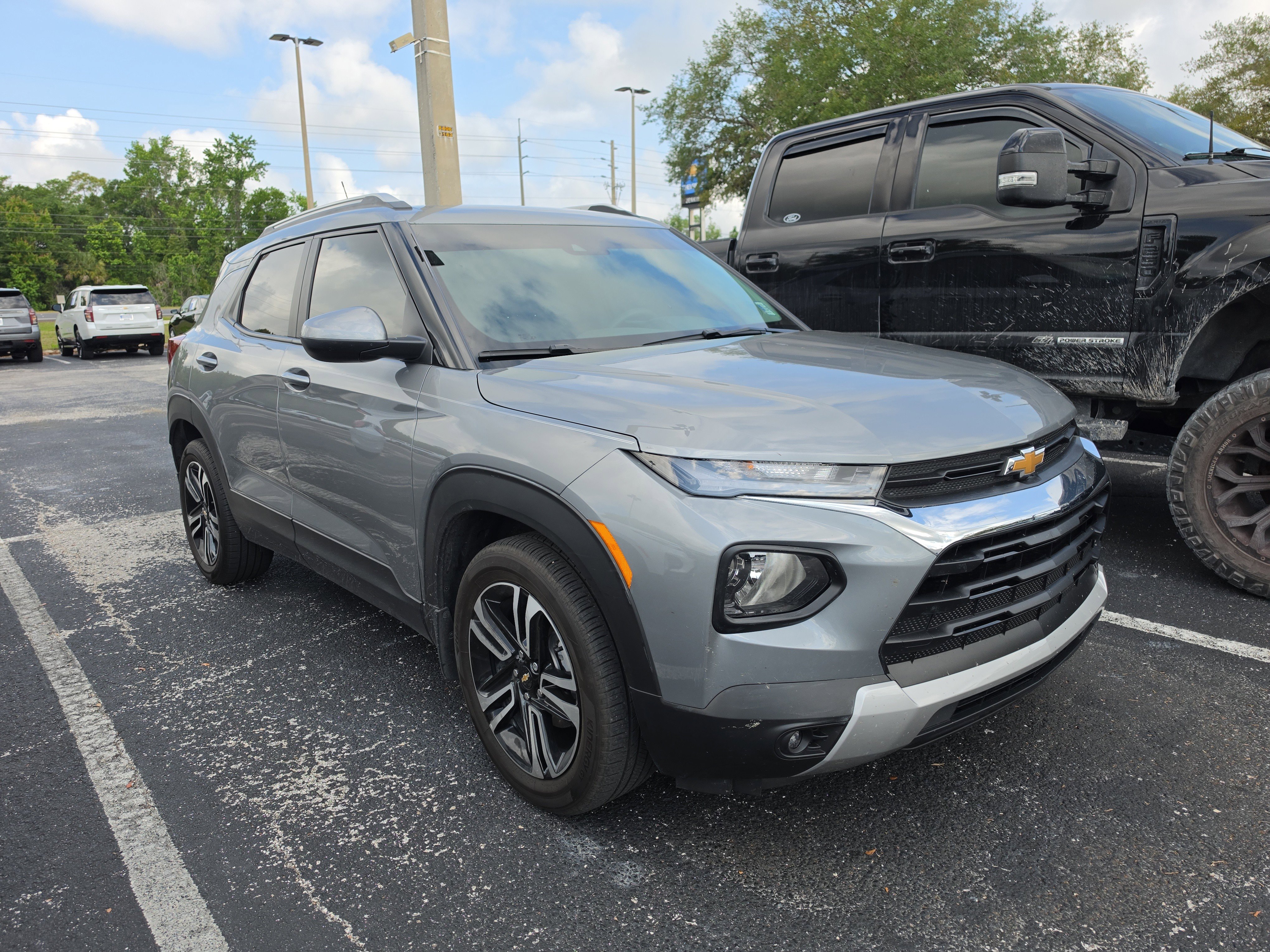 Used 2023 Chevrolet TrailBlazer LT FWD image 2
