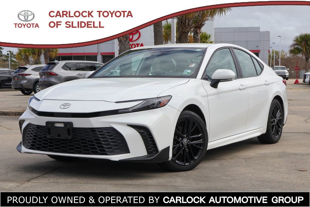Used 2025 Toyota Camry SE FWD image 1