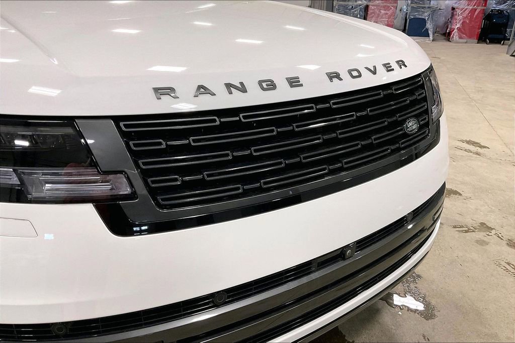 Used 2025 Land Rover Range Rover SE image 33