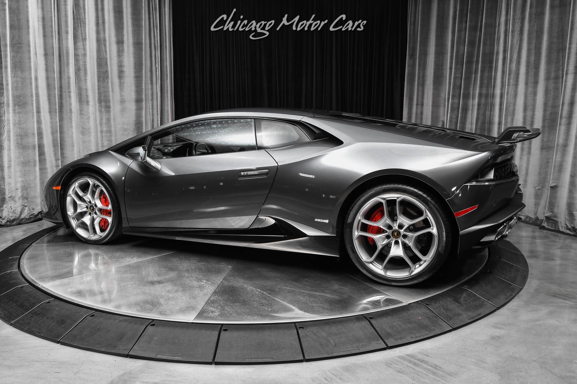 Used 2017 Lamborghini Huracan LP 610-4 AWD/4WD image 3