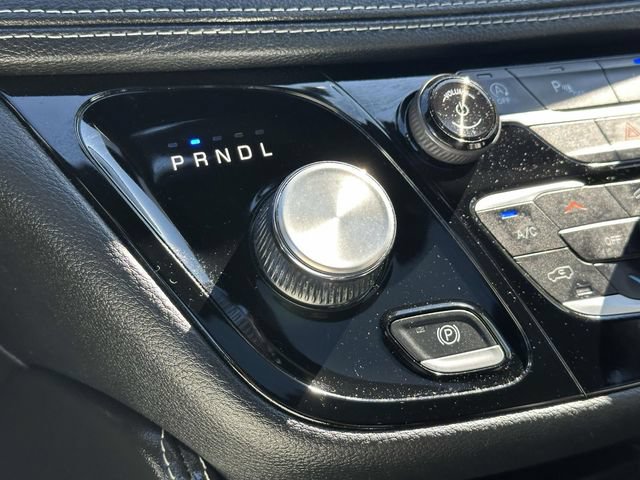 Used 2025 Chrysler Pacifica Limited FWD image 17