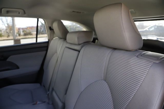 Used 2020 Toyota Highlander L image 15