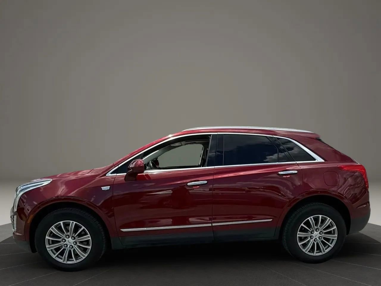 Used 2017 Cadillac XT5 Luxury FWD image 4