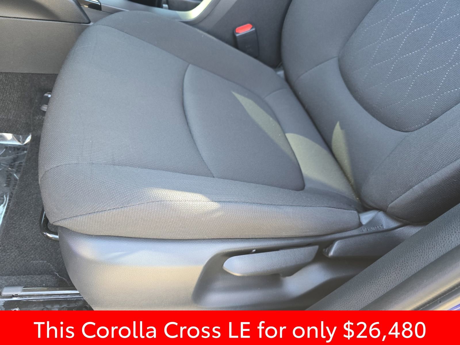 Used 2024 Toyota Corolla Cross LE image 32