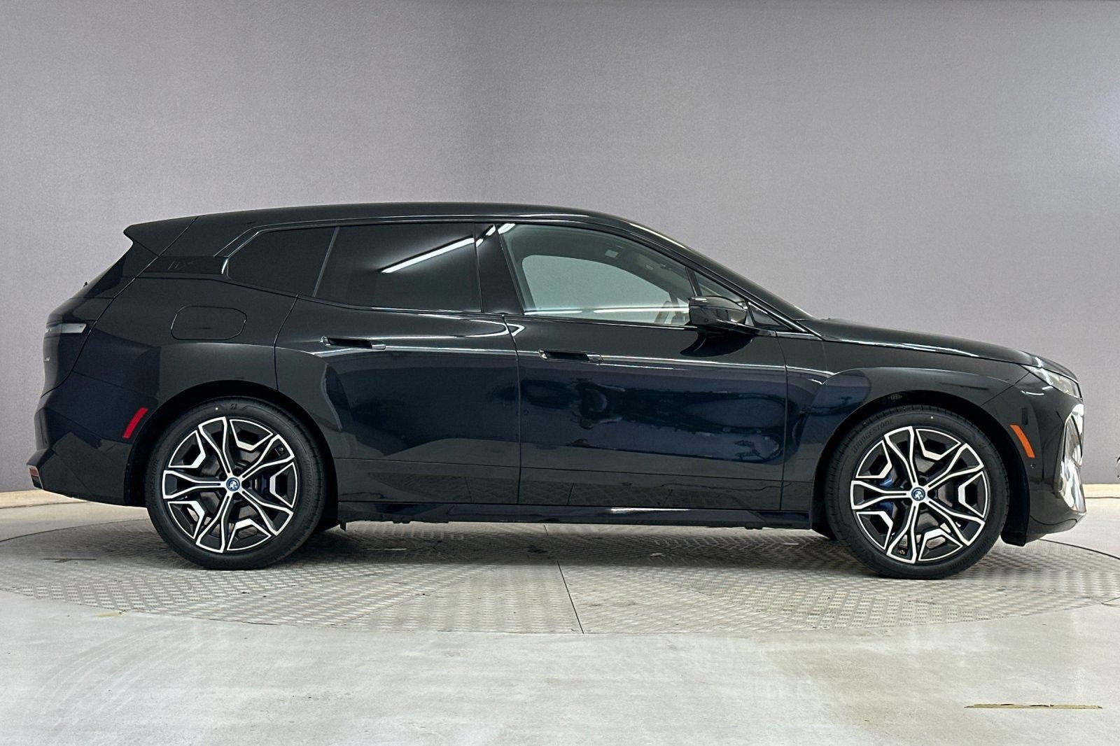 Used 2023 BMW iX xDrive50 w/ Premium Package AWD/4WD image 7